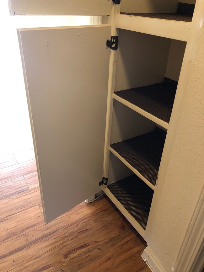 Building Photo - 32 Lakeview Cir