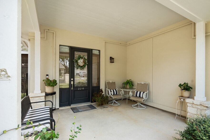 Building Photo - 2216 Garden Ct
