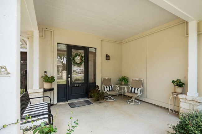Building Photo - 2216 Garden Ct