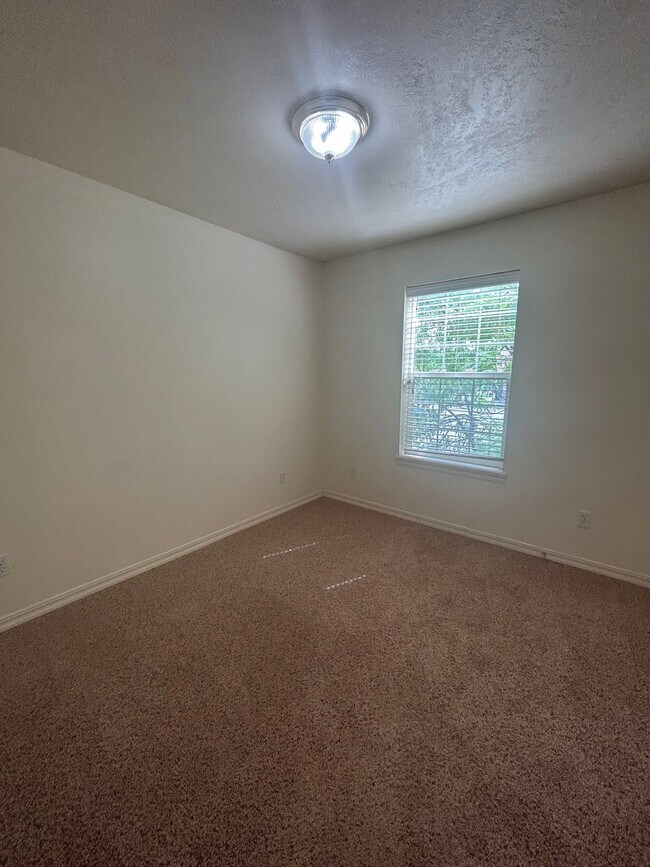 Building Photo - 465 Taft Ave