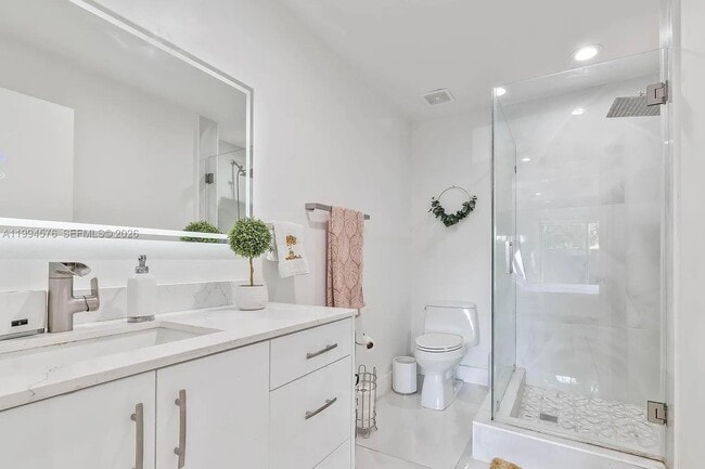 Building Photo - 518 Woodgate Cir