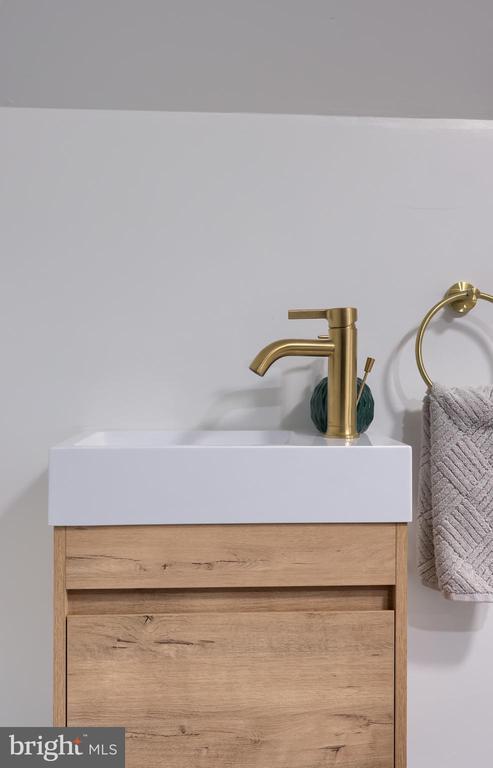 Building Photo - 136 E Harrisburg Ave