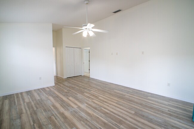 Building Photo - 7239 Rangi Dr