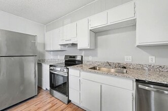 Building Photo - 1045 S Happy Hollow Rd