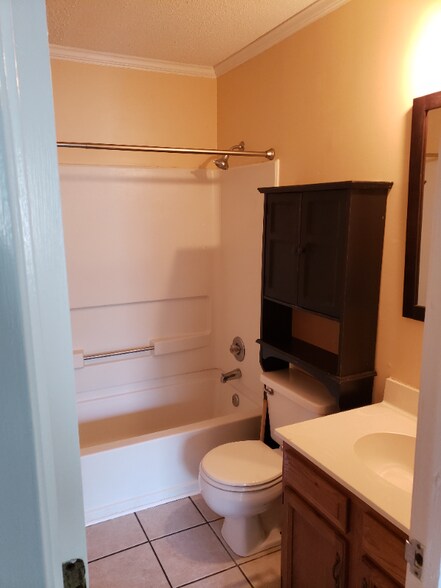 Building Photo - 4015 Fairway Dr