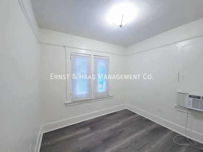 Building Photo - Charming 1 Bedroom Bungalow Apartment in C...