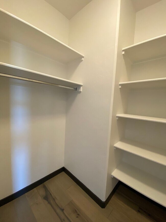 Building Photo - Close to Micron, 3 Bedroom 3 bath w/ a Mil...