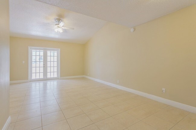 Building Photo - 265 Palmetto Ct