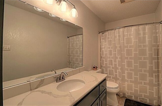 Building Photo - 8705 Township Ct