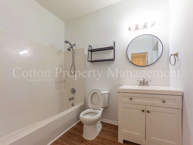 Building Photo - 2BR/1BA Apartment in Downtown Wilmington - Near Brooklyn Arts District - $1,375/Monthly - Pet Fri...