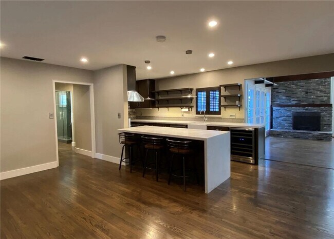 Building Photo - 349 Norumbega Dr