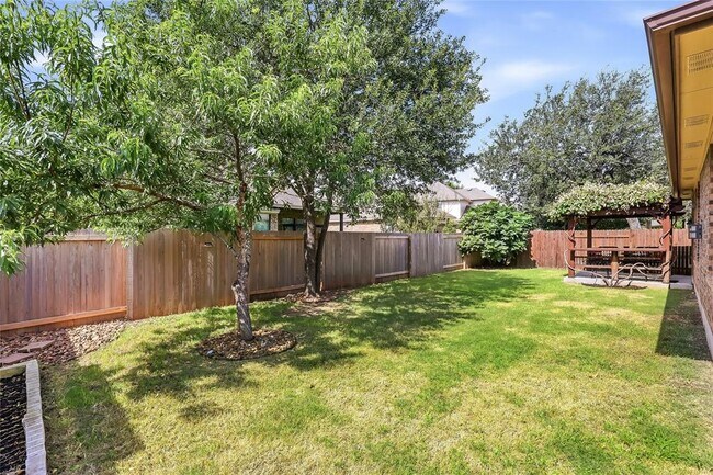 Building Photo - 5501 Allamanda Dr