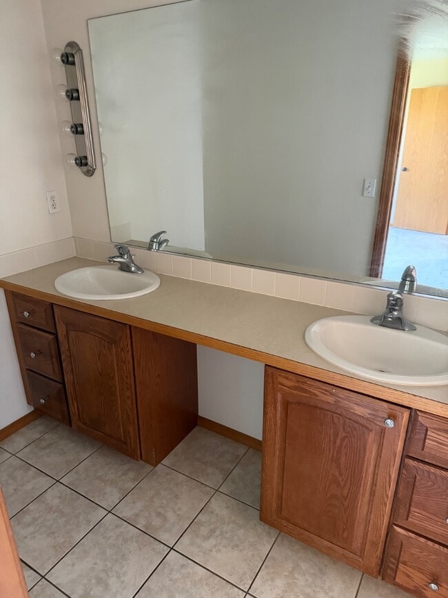 Building Photo - 301 Casi Ct