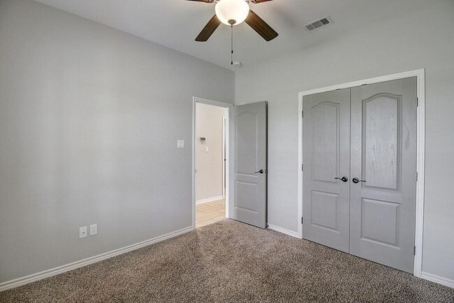 Building Photo - 3502 De Zavala St