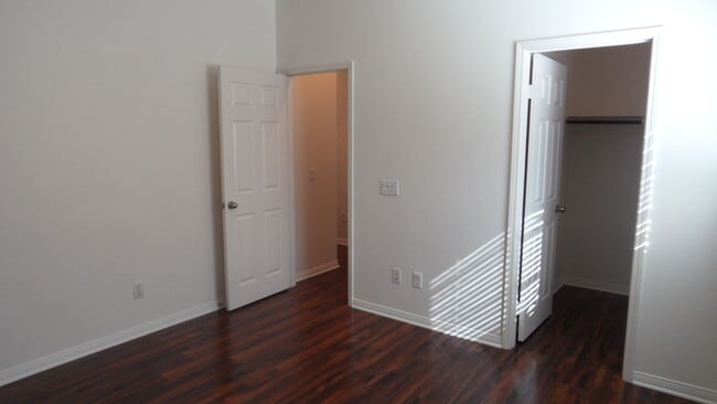 Building Photo - 3BR 2.5 BA 2 Story Home with 2 Car Garage