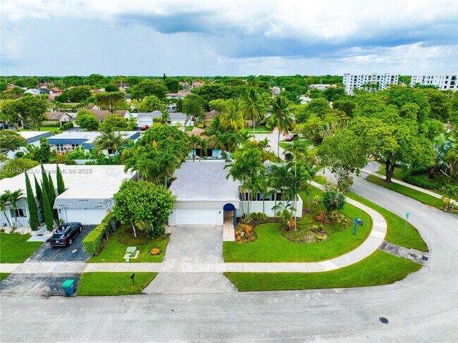 Building Photo - 9614 SW 134th Ct