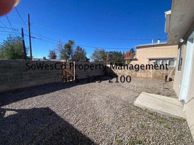 Building Photo - 703 E 23rd St