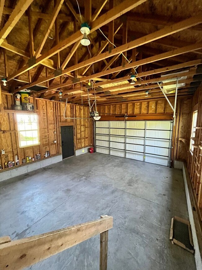 Building Photo - Bright 2 Bed / 2 Bath Basement Apartment with Garage Access – Driggs, ID