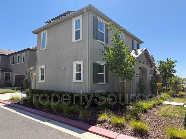 Building Photo - 2044 Daimler St