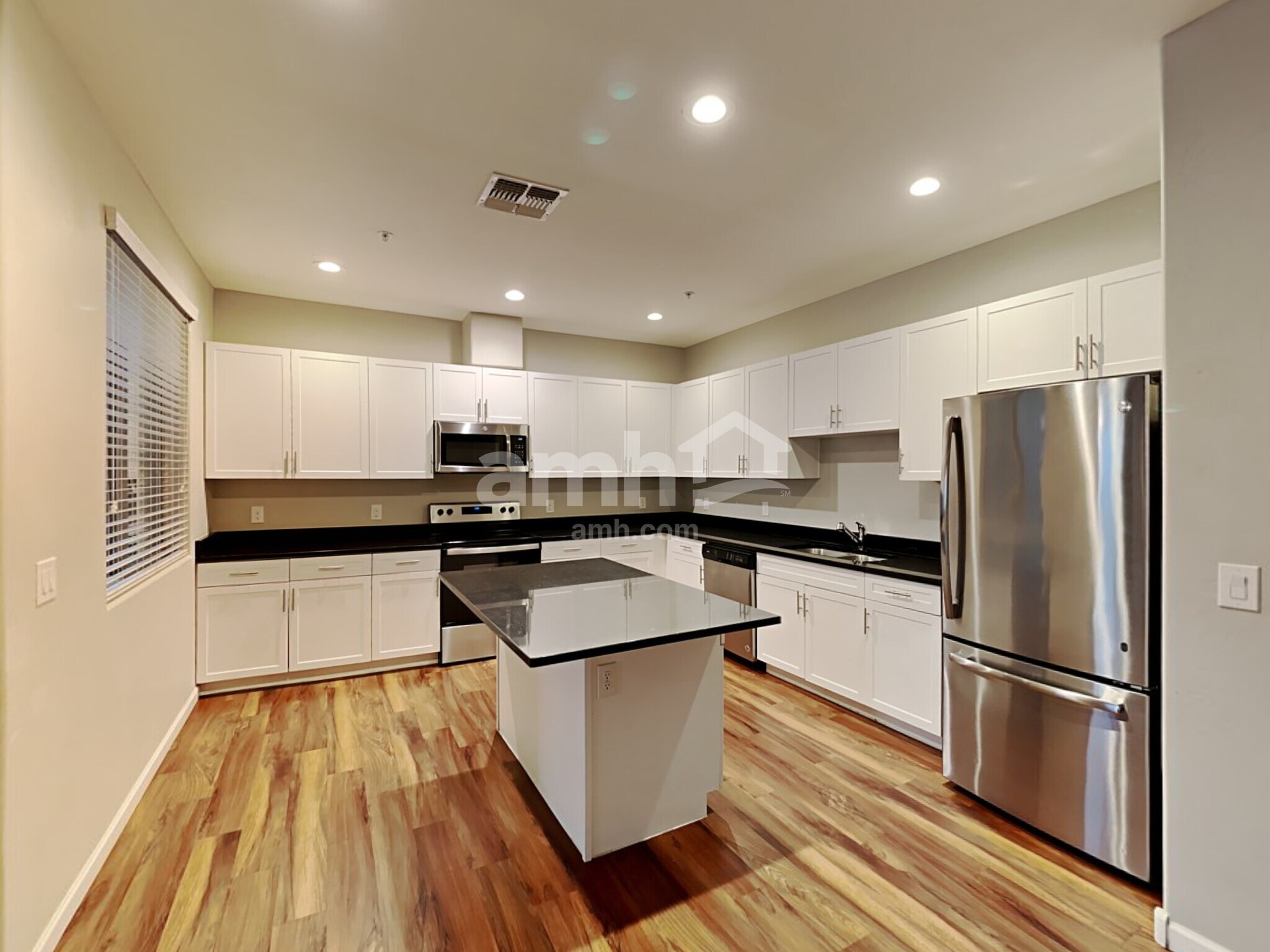 Building Photo - 20777 W Maiden Ln