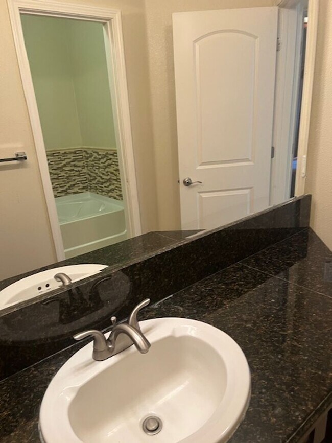 Building Photo - Luxury Condo in Natomas!