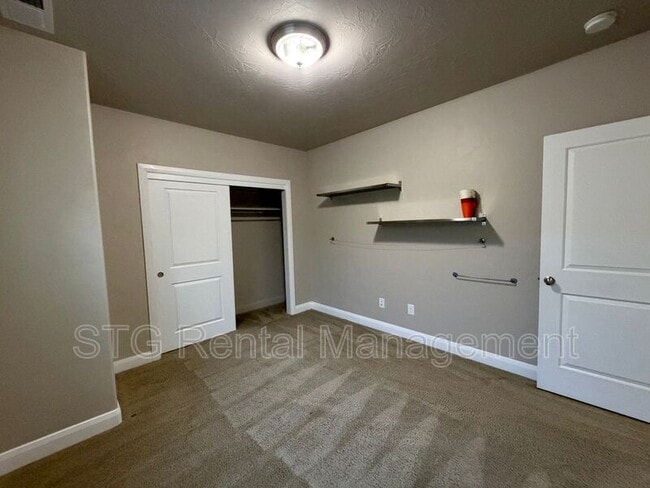 Building Photo - 469 E Barcelona Dr