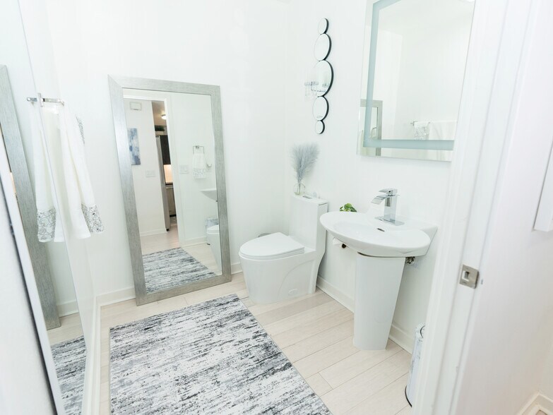 Building Photo - 88 King St