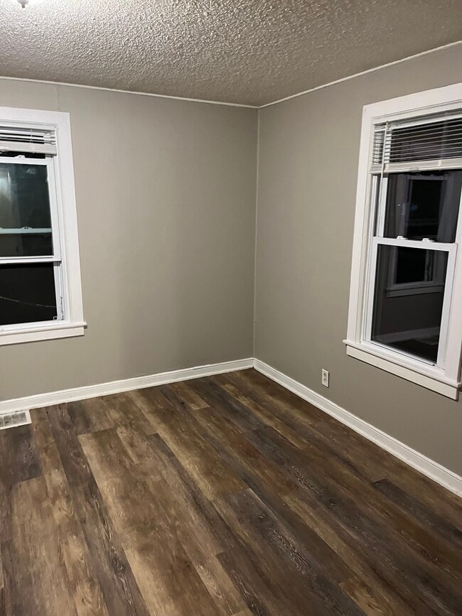 Building Photo - 601 N 1st Ave