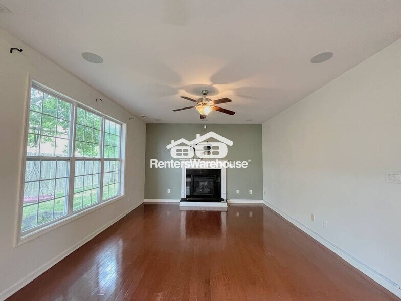 Building Photo - 2425 Brush Creek Ln
