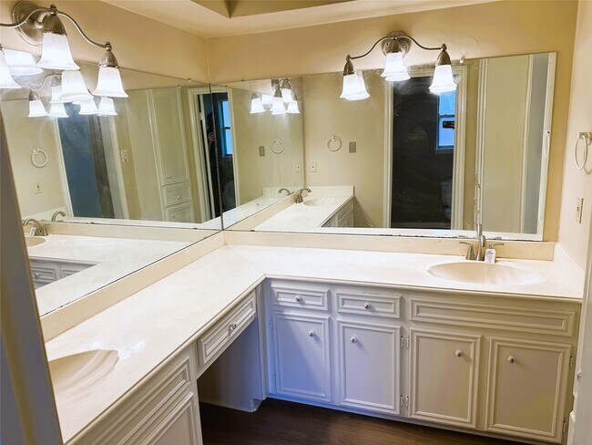 Building Photo - 15127 Forest Lodge Dr