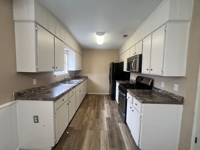 Building Photo - 119 S 5th St