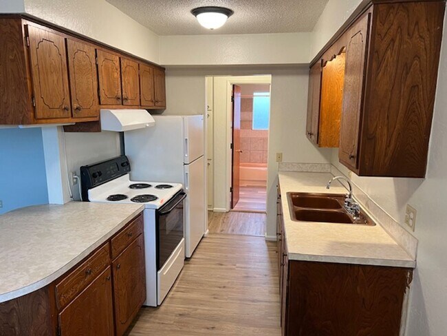 Building Photo - 624 Berrydale Ave