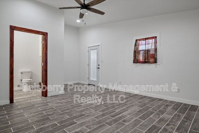 Building Photo - 933 Leatherwood Ln