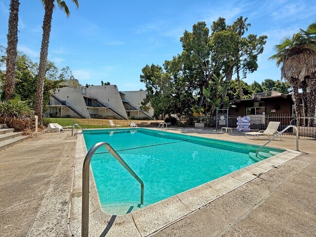 Building Photo - Charming 1BD/1BA Condo in Mission Valley W...