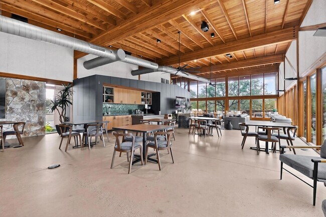 Building Photo - 941 Legends Ln
