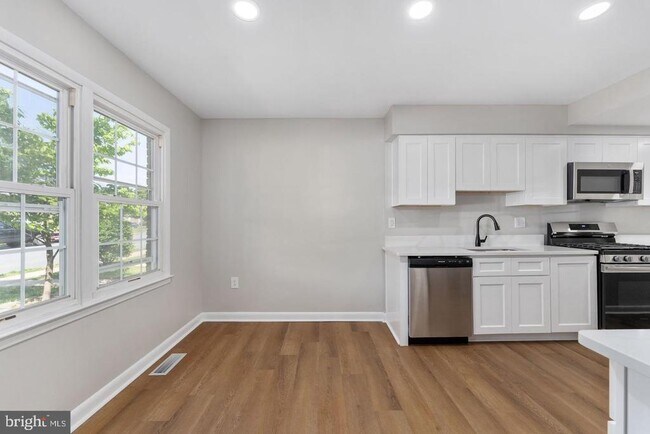 Building Photo - 14843 Emberdale Dr