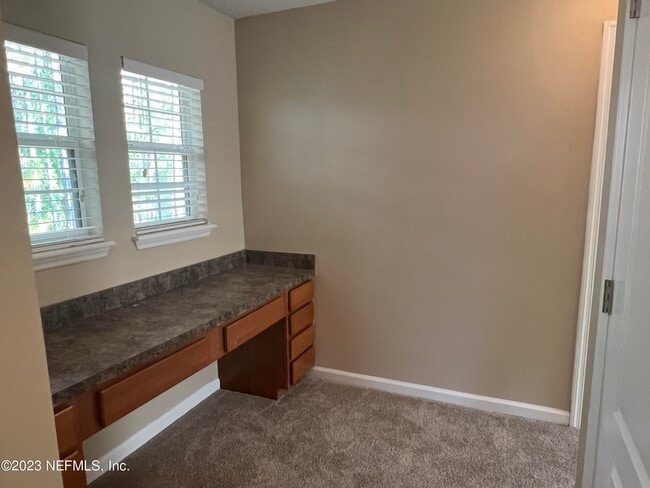 Building Photo - 753 Briar View Dr