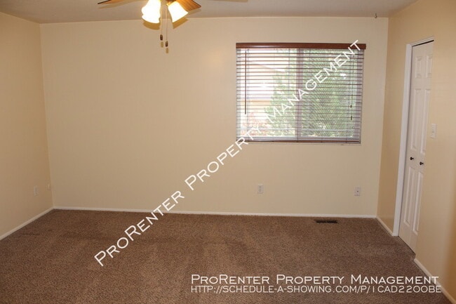 Building Photo - 1530 E Heather Cir