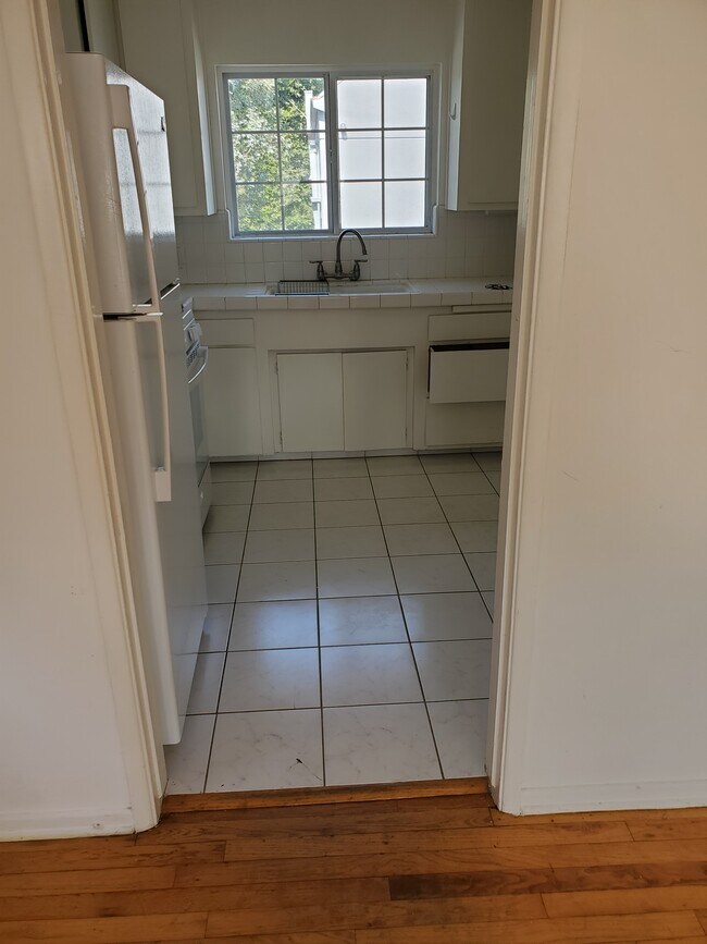kitchen - 2616 Grand Canal