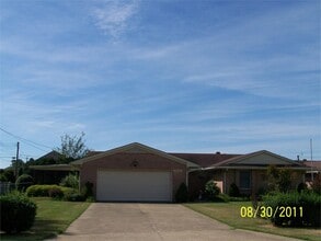 Building Photo - 2214 Bittel Rd