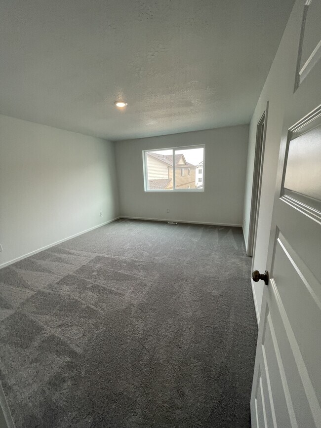 Building Photo - 2696 N Red Shoulder Ln