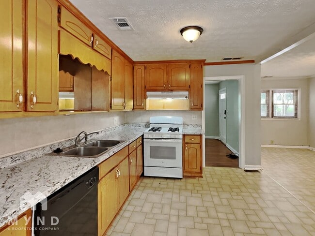 Building Photo - 668 Scott Cir