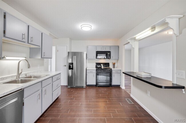 Building Photo - 4649 McIlroy Dr