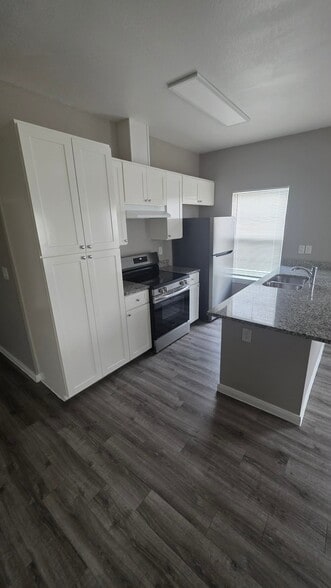 Building Photo - 614 Chihuahua St