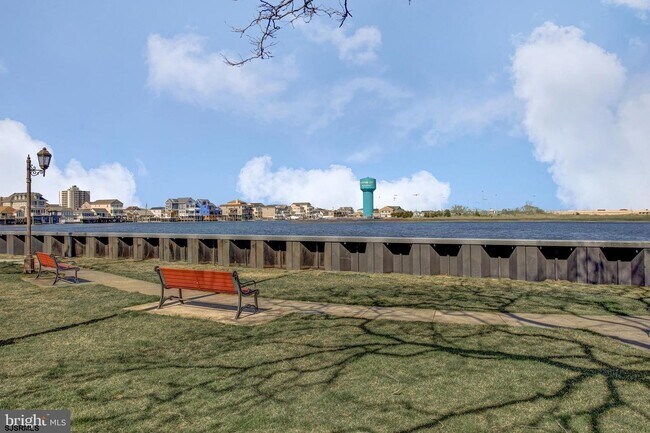 Building Photo - 15 N Victoria Ave