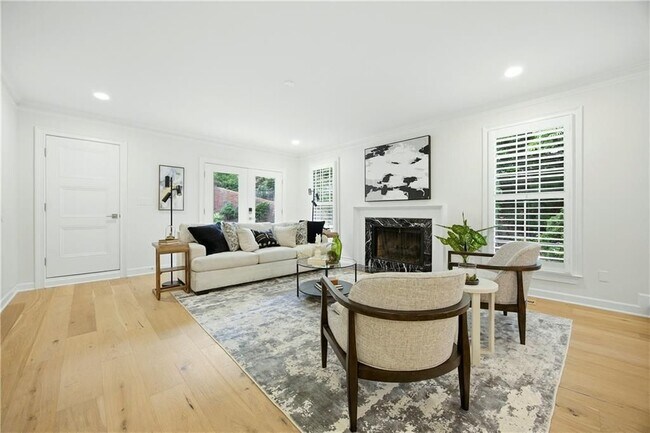 Building Photo - 1390 Tennis Ct Pl