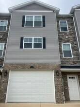 Building Photo - 2028 Mountain Ash Ln