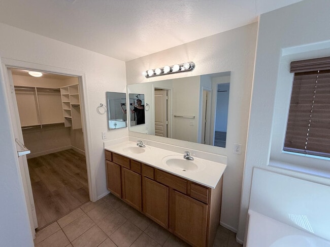 Building Photo - 3938 S Napa Ln