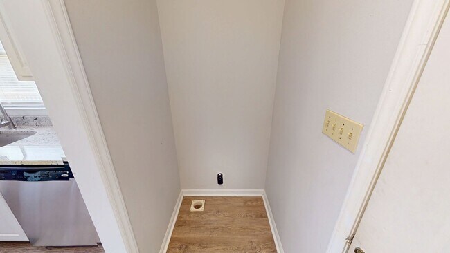 Building Photo - Updated 4 Bedroom w/ Privacy Fence in Jack Britt School District!