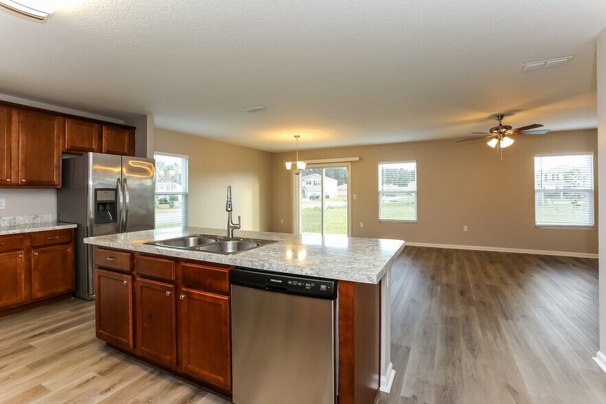 Building Photo - 6738 Sandle Dr